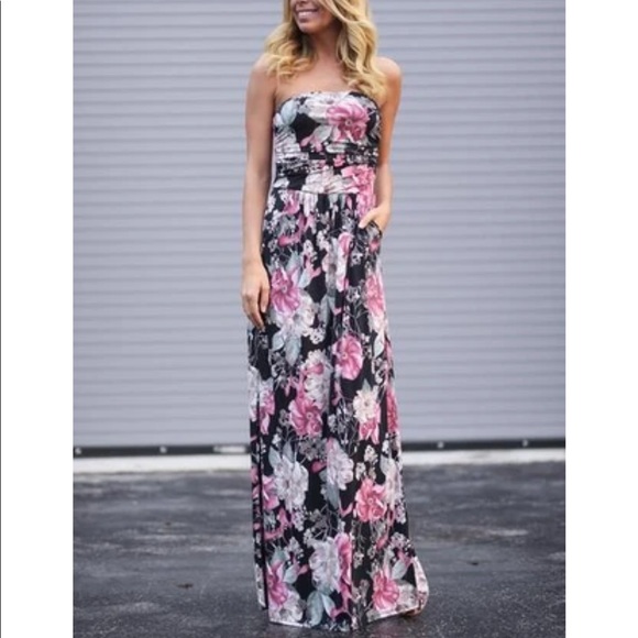 Dresses & Skirts - NWOT. floral strapless maxi dress. Size small.